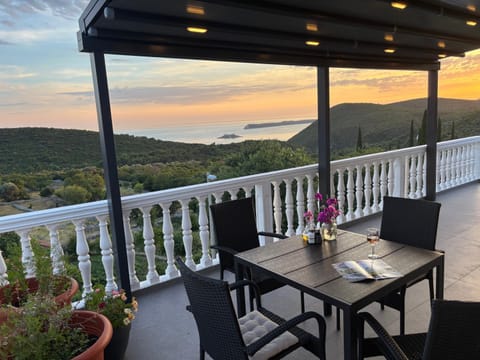 View (from property/room), Balcony/Terrace, Sea view