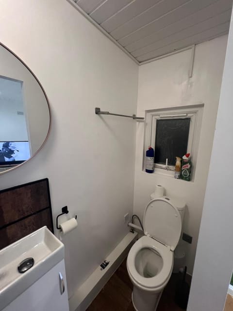 Timber Lodge Ensuite room Vacation rental in Corby