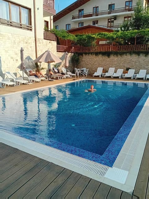 Pool view, Swimming pool, sunbed