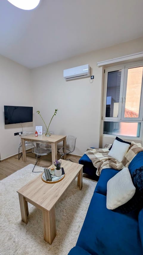 TV and multimedia, Living room, Dining area, air conditioner