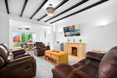 Activities, TV and multimedia, Living room