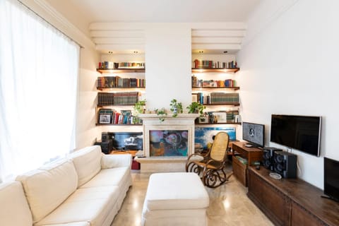Communal lounge/ TV room, Area and facilities