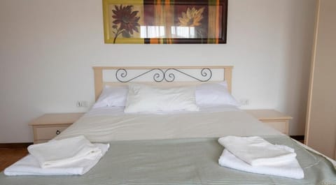 Bright with 2 Terraces and PS5, Near the Center Apartment in Conegliano