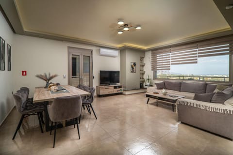 TV and multimedia, View (from property/room), Living room, Seating area, Dining area