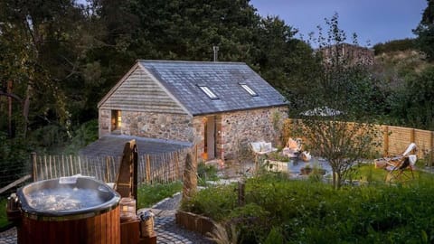 Property building, Natural landscape, BBQ facilities, Garden, Hot Tub, Garden view