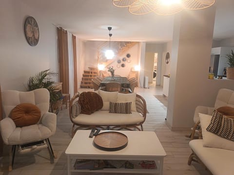 Communal lounge/ TV room, Living room