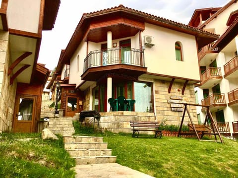 Property building, Spring, Day, Garden, Garden view