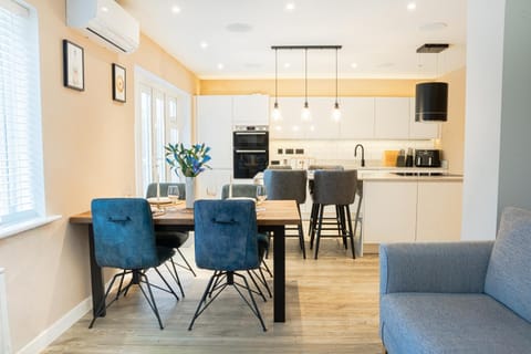 Dining area, kitchen