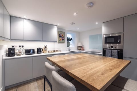 Dining area, kitchen