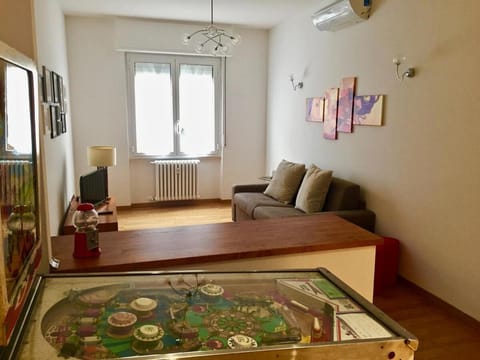 Living room, Seating area, Evening entertainment, air conditioner