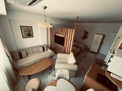 TV and multimedia, Kitchen or kitchenette, Living room, Seating area