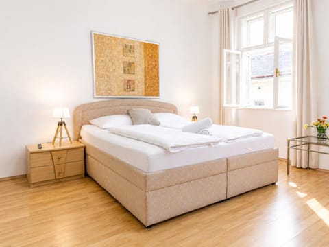 Property building, Bed, Bedroom, towels