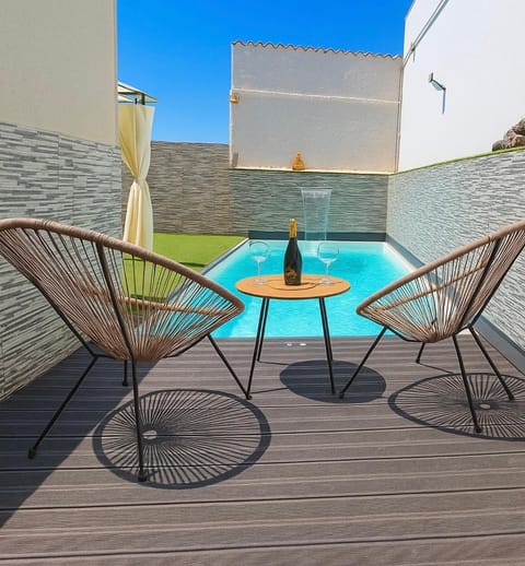 Balcony/Terrace, Swimming pool