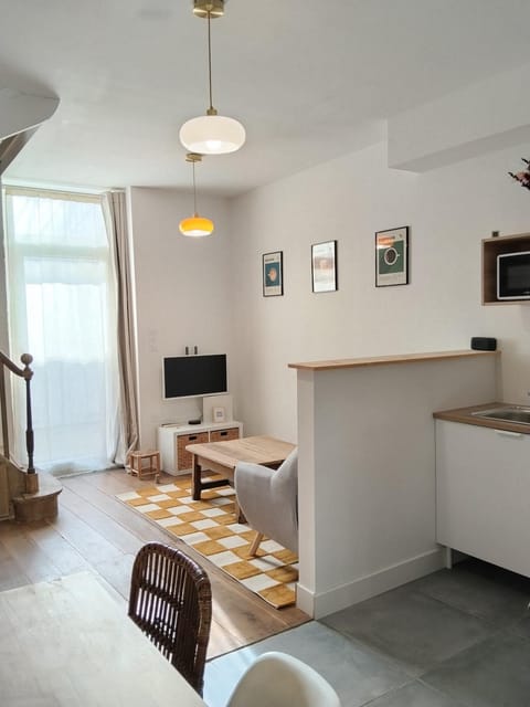 TV and multimedia, Kitchen or kitchenette, Living room