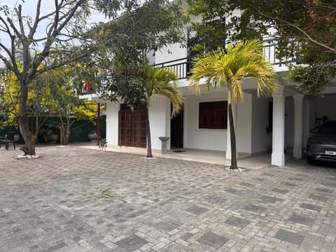 Property building, Garden, Parking