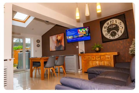 Communal lounge/ TV room