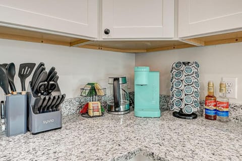 Herbie Hideaway - 1mi to historic downtown, fenced yard, 3bed 2bath House in Saint Augustine