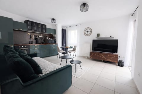 Communal lounge/ TV room, TV and multimedia, Living room