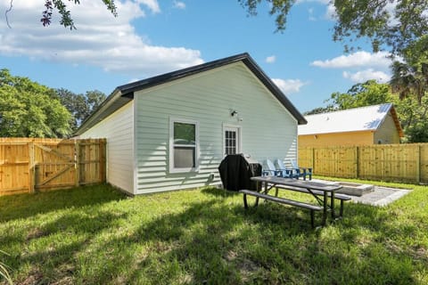 Oasis Green House in Saint Augustine