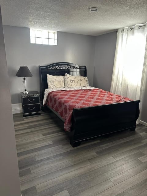 Samri Apartment in Maplewood