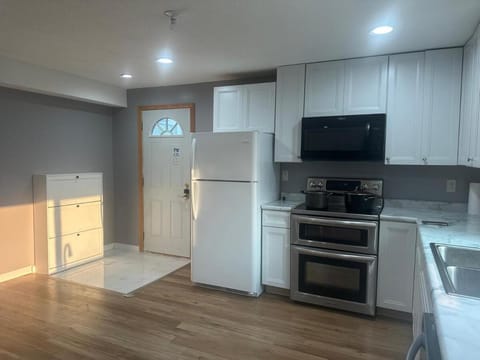 Samri Apartment in Maplewood