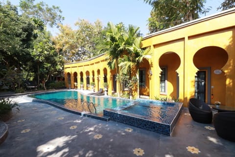 Swimming pool