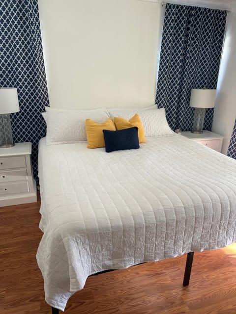 Cozy Cottage mins from NASA, Kemah Boardwalk, Galveston Bay House in Bacliff