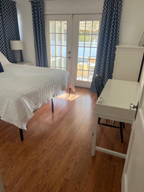 Cozy Cottage mins from NASA, Kemah Boardwalk, Galveston Bay House in Bacliff