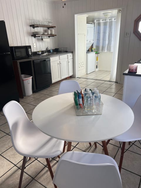 Cozy Cottage mins from NASA, Kemah Boardwalk, Galveston Bay House in Bacliff