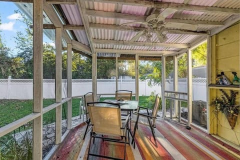 Cozy Cottage mins from NASA, Kemah Boardwalk, Galveston Bay House in Bacliff