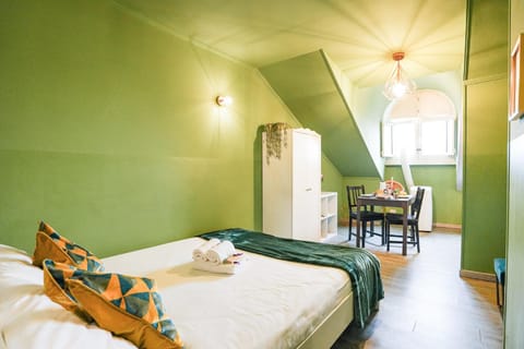 Bed, Kitchen or kitchenette, Living room, Photo of the whole room, Seating area, Dining area, Bedroom, wardrobe