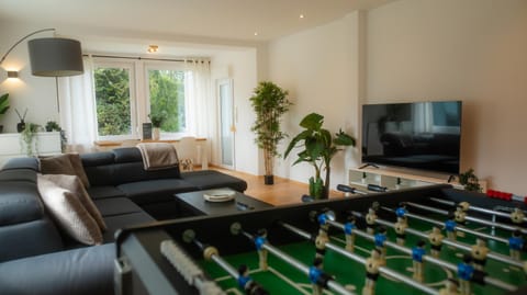Communal lounge/ TV room, TV and multimedia, Living room