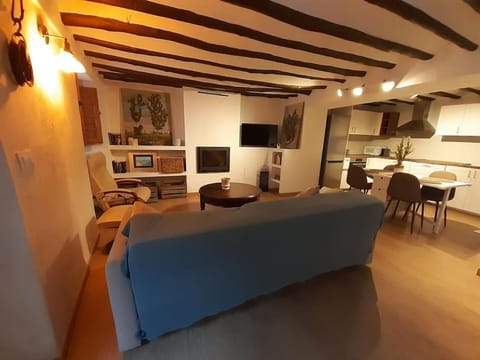 Communal lounge/ TV room, Kitchen or kitchenette