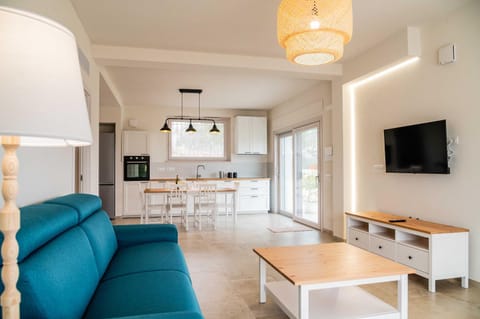 TV and multimedia, Kitchen or kitchenette, Living room, Seating area, Dining area, minibar