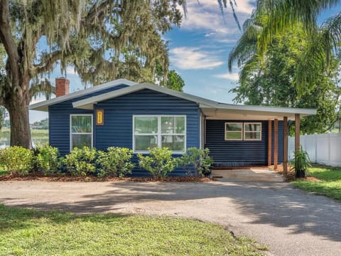 Renovated Lakefront Luxury retreat by Legoland House in Lake Hamilton