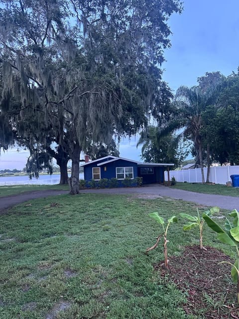 Renovated Lakefront Luxury retreat by Legoland House in Lake Hamilton