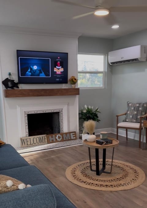 Renovated Lakefront Luxury retreat by Legoland House in Lake Hamilton