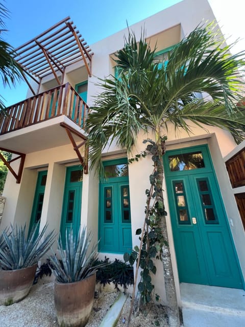 Property building, Facade/entrance, Day