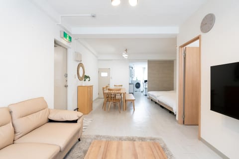 Bed, TV and multimedia, Living room, Dining area, Bedroom