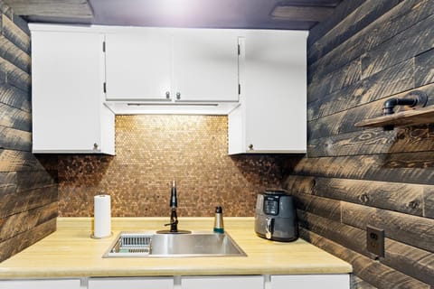 East Farmington Hideaway - Family Friendly Home Apartment in Farmington