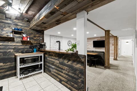 East Farmington Hideaway - Family Friendly Home Apartment in Farmington