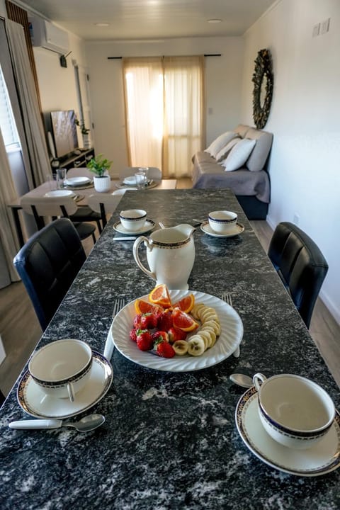 Living room, Food and drinks, Dining area