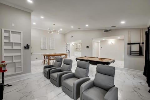 Spectacular 4BR 2B Home with Pool and Grill House in Carrollton