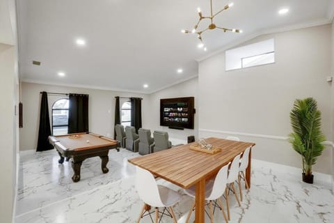 Spectacular 4BR 2B Home with Pool and Grill House in Carrollton