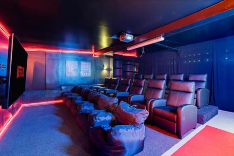 Villa Tierra Alta - Pool, Spa, Movie Theater, Game Room Villa in Casa De Oro-Mount