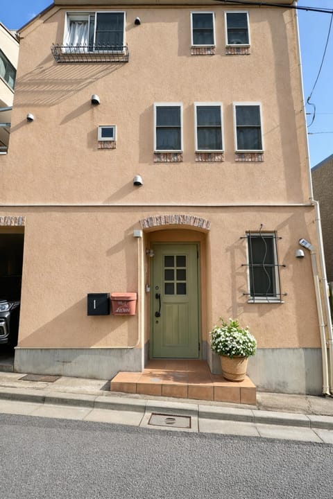 Property building, Day