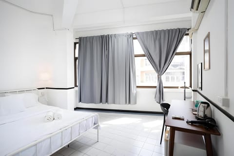 Bed, Photo of the whole room, Bedroom, air conditioner