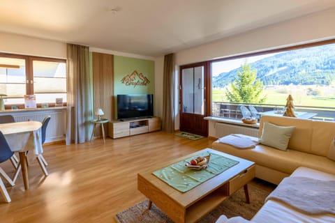 Natural landscape, TV and multimedia, Balcony/Terrace, Living room, Photo of the whole room, Dining area
