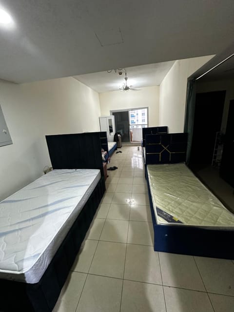 Home 2 Bed and Breakfast in Al Sharjah