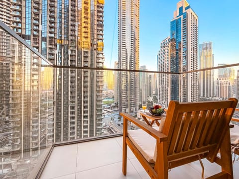 Property building, Patio, Day, View (from property/room), Balcony/Terrace, Seating area, City view